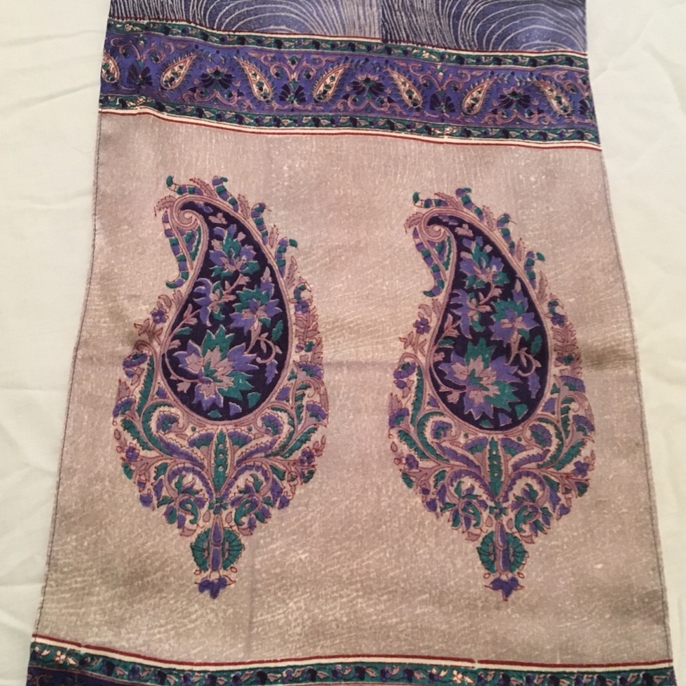 Scarf - Picture 2 of 4